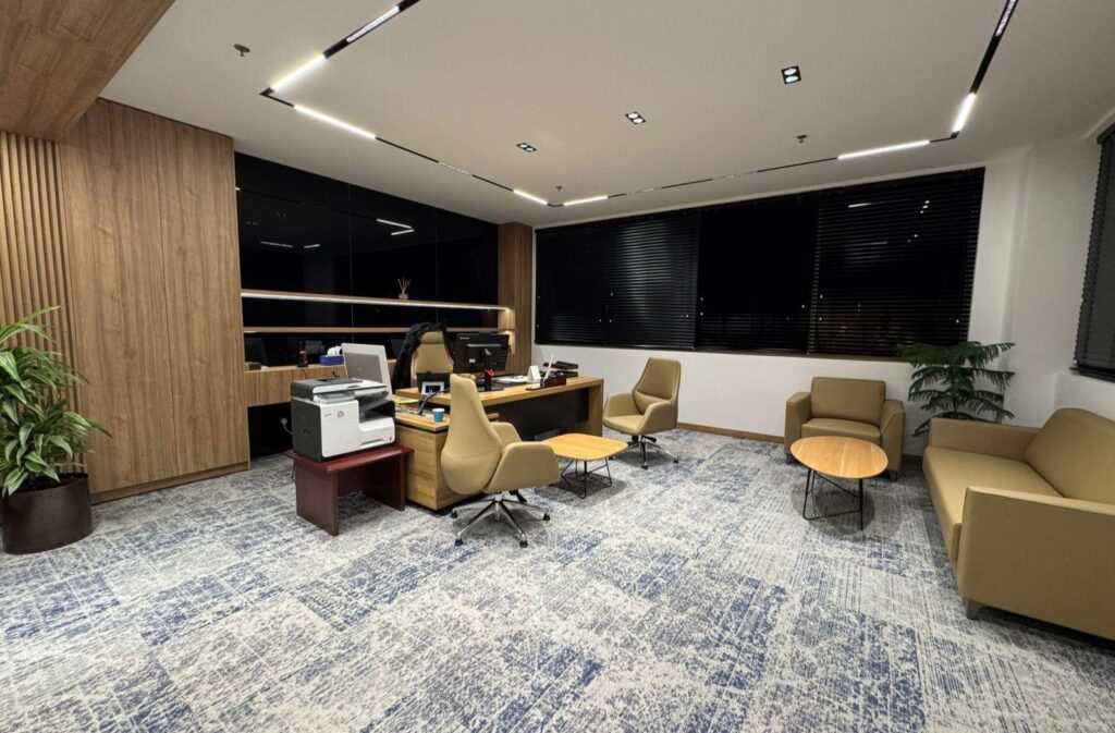 Sophisticated Office Layout with Modern Furnishings